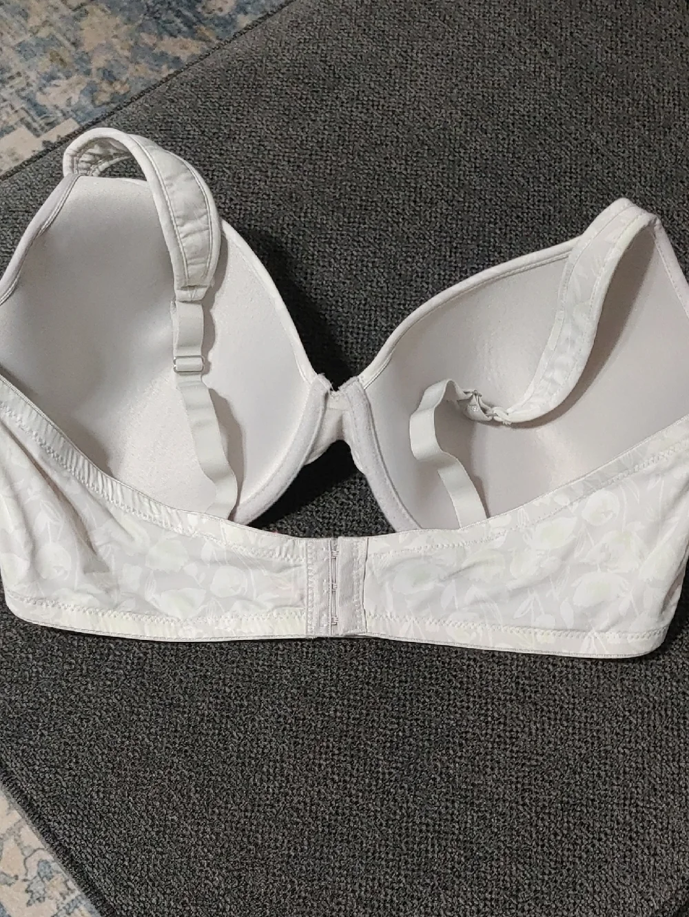 Vince Camuto White, Gray & Sage Floral Moulded T-Shirt Bra Underwire 42D